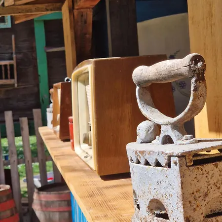 Brvnara Etno Selo Dukat *