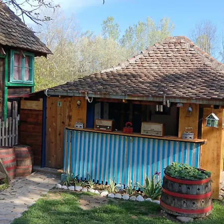 Brvnara Etno Selo Dukat